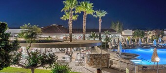 黃金海岸酒店及平房 - 全包