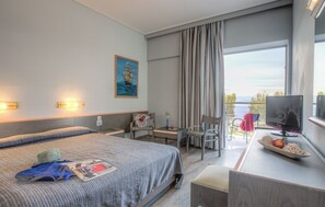 Sea View Room | In-room safe, individually furnished, desk, blackout drapes - Golden Coast Hotel & Bungalows - All Inclusive (Marathon)