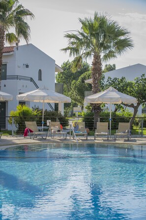 Seasonal outdoor pool, pool loungers