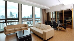 Penthouse  | Living area | LCD TV - Swiss Garden Residences Kuala Lumpur (Kuala Lumpur)