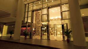 Front of property – evening/night - Swiss Garden Residences Kuala Lumpur (Kuala Lumpur)