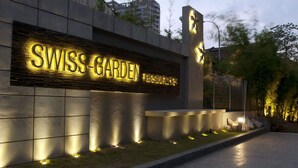 Front of property – evening/night - Swiss Garden Residences Kuala Lumpur (Kuala Lumpur)