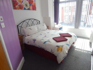 Tallelokero huoneessa, ilmainen Wi-Fi, vuodevaatteet