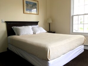 Chambre Standard, 1 lit double | Ameublement personnalisé, bureau, Wi-Fi gratuit, draps fournis