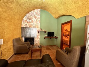 Căn h ộ Superior, 2 phòng ngủ, bếp, quang cảnh vườn | Khu phòng khách | TV 