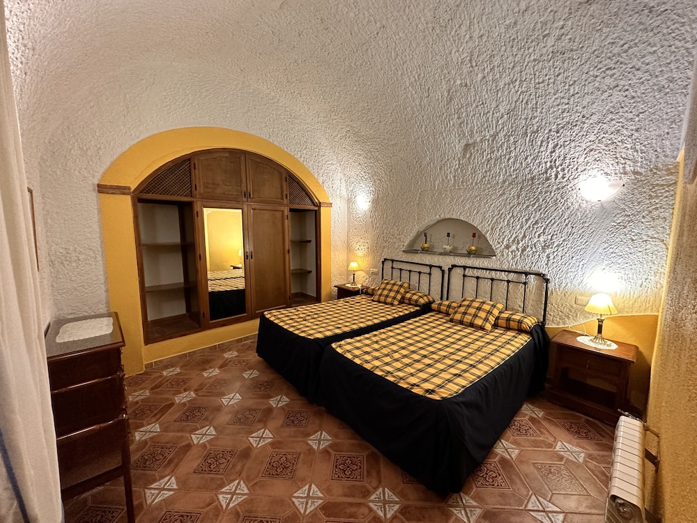 Cuevas la Granja by null