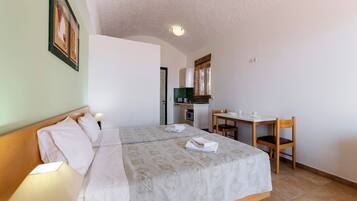 Double or Twin Room | In-room safe, iron/ironing board, bed sheets, wheelchair access
