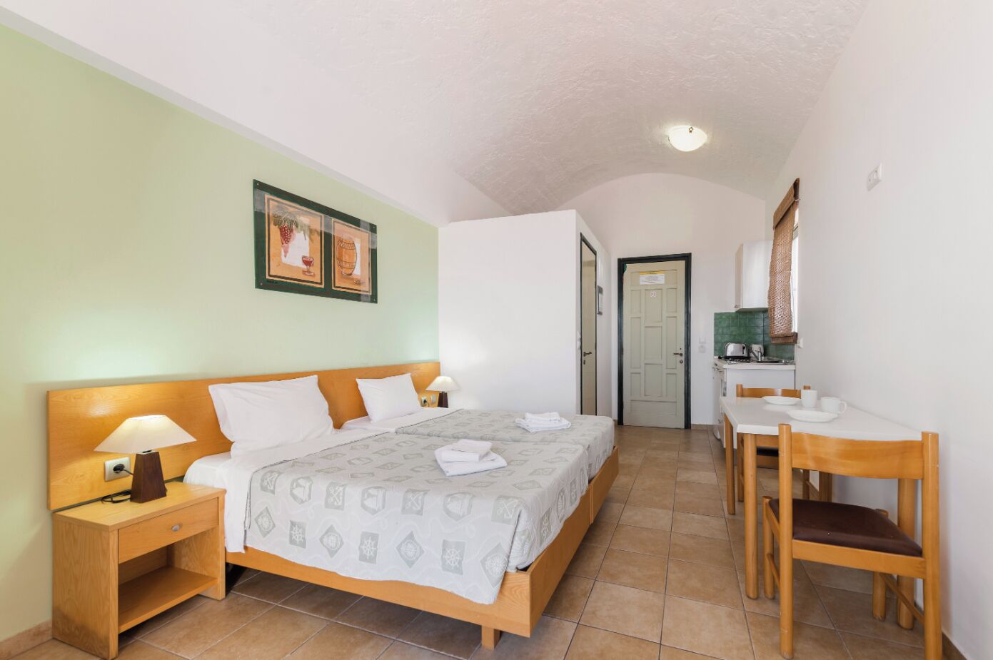 Standard room with kitchenette | In-room safe, iron/ironing board, bed sheets, wheelchair access