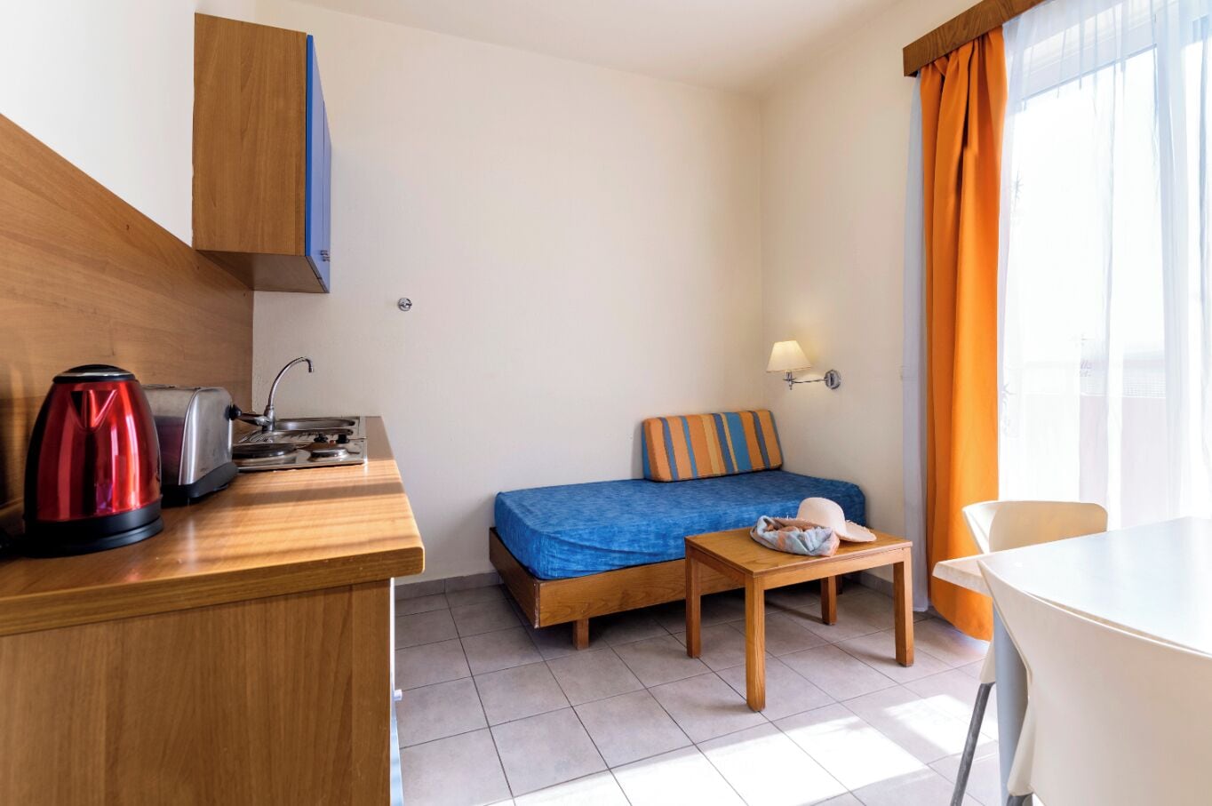 Standard Triple Studio | In-room safe, iron/ironing board, bed sheets, wheelchair access