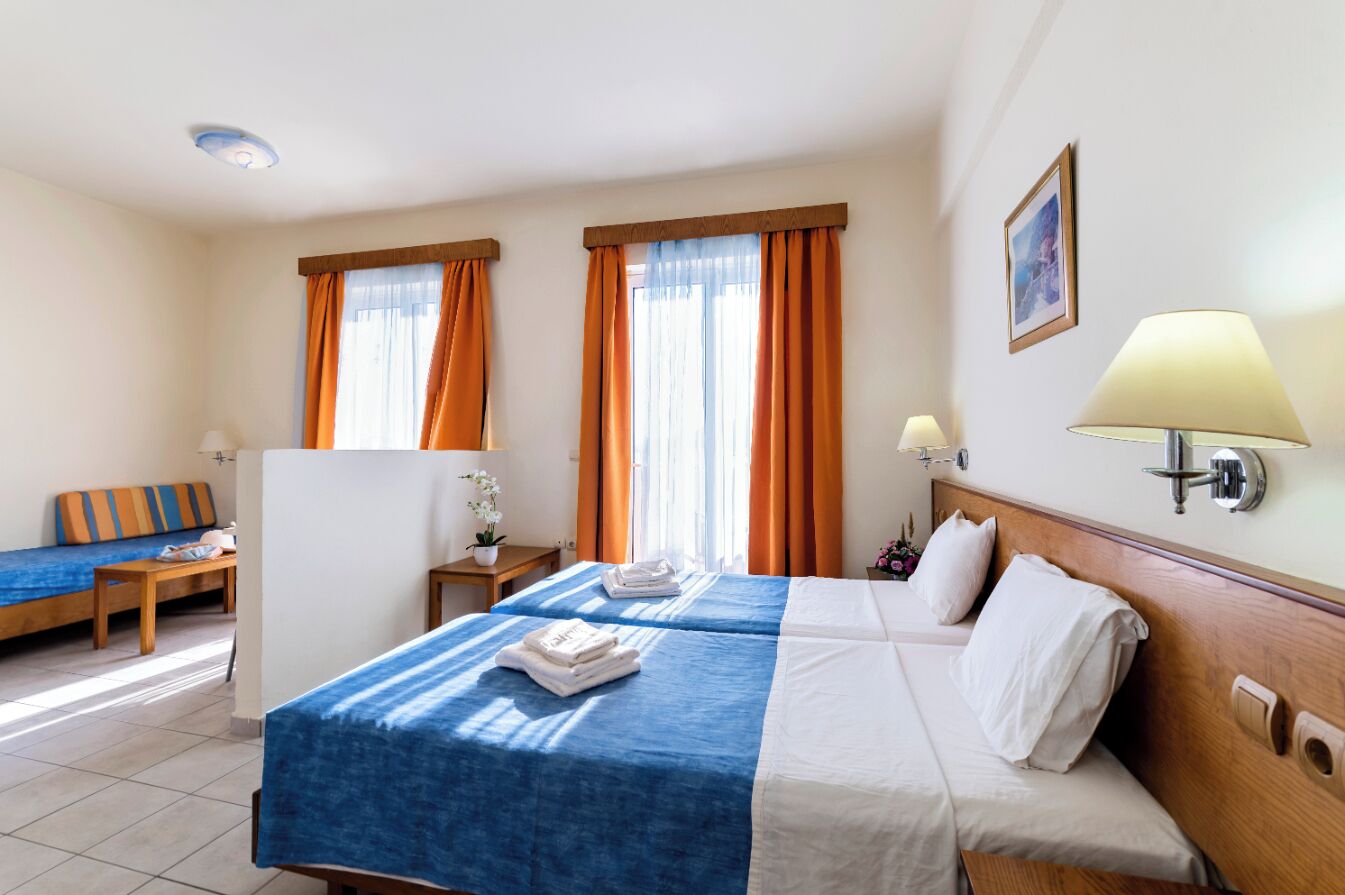 Superior room with kitchenette | In-room safe, iron/ironing board, bed sheets, wheelchair access
