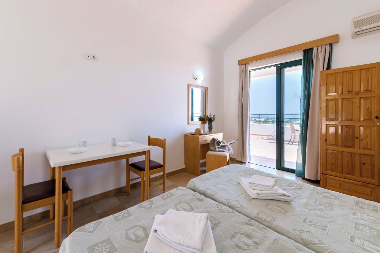 Double or Twin Room | Safe på rommet, strykejern/-brett, sengetøy og rullestolvennlig