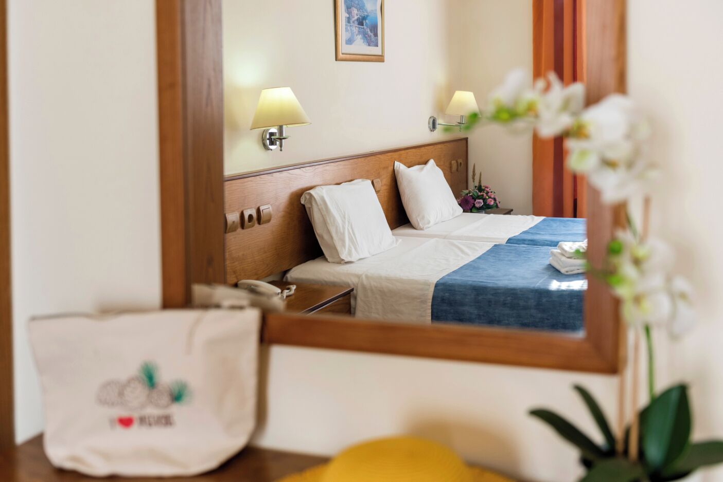 One Bedroom Apartment | خزنة داخل الغرفة ومكواة/لوح كي وملاءات أسرّة