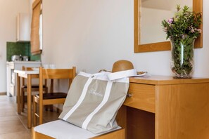 Double or Twin Room | In-room safe, iron/ironing board, bed sheets, wheelchair access