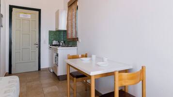 Double or Twin Room | In-room safe, iron/ironing board, bed sheets, wheelchair access