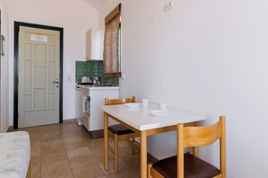 Double or Twin Room | 客房内保险箱、熨斗/熨板、床单、轮椅无障碍