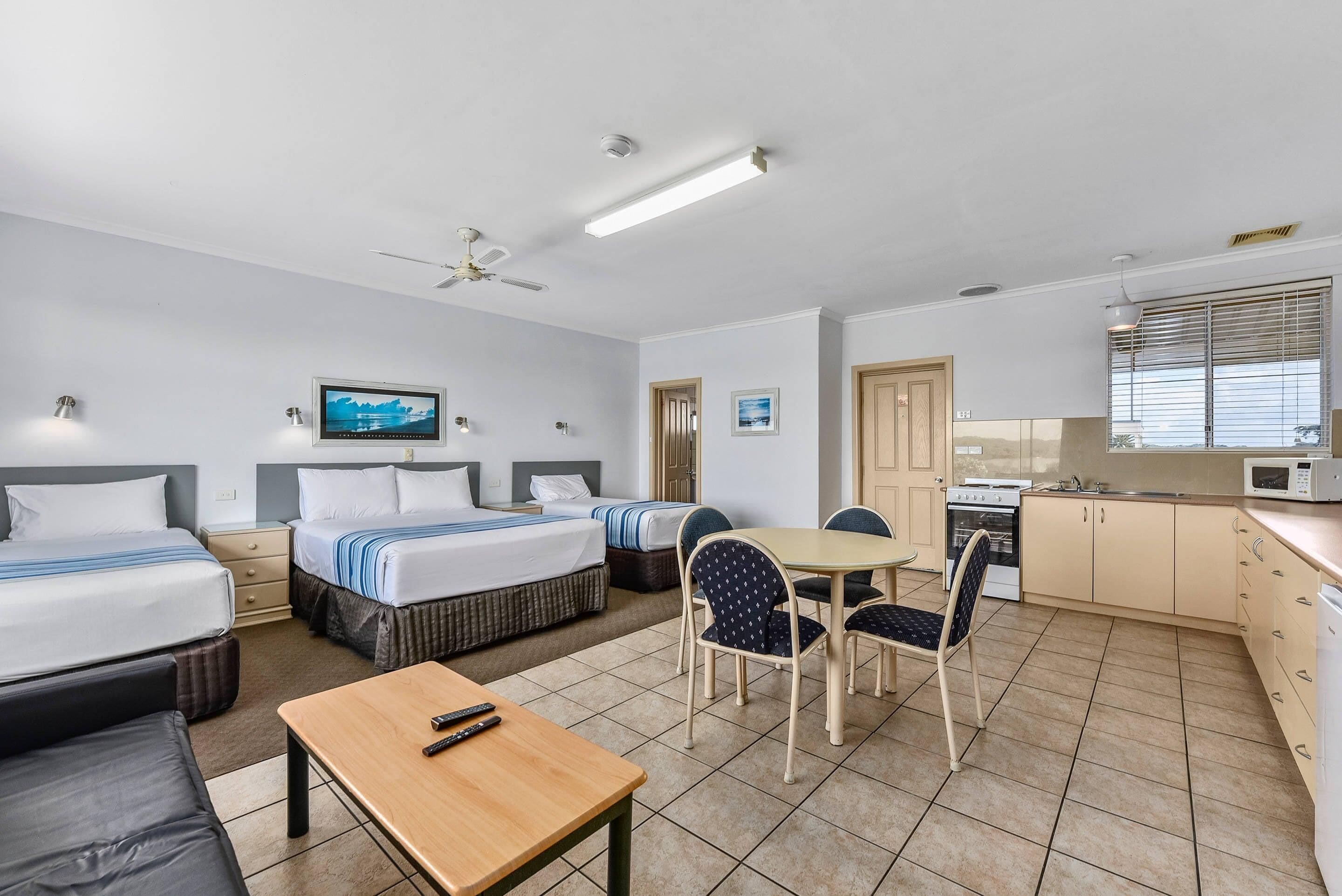 客房, 多张床, 无烟房 (Efficiency) | 熨斗/熨衣板、免费 WiFi、床单