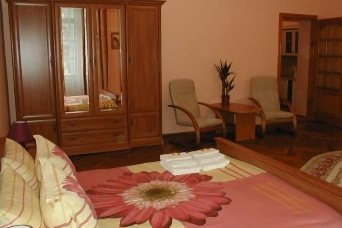 Studio, Kitchen | Iron/ironing board, WiFi (free), individually decorated