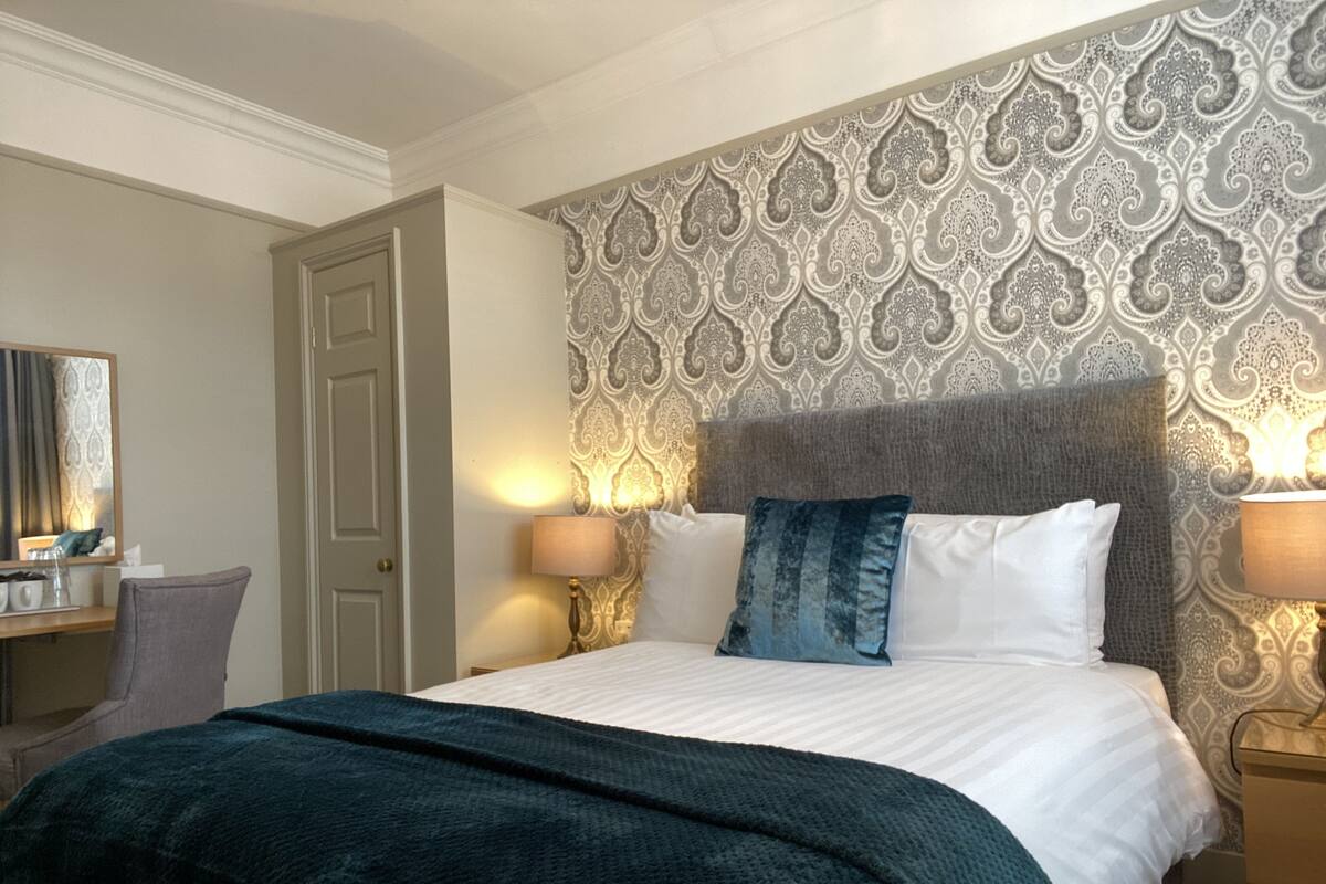 Double Room | Hypo-allergenic bedding, desk, free WiFi