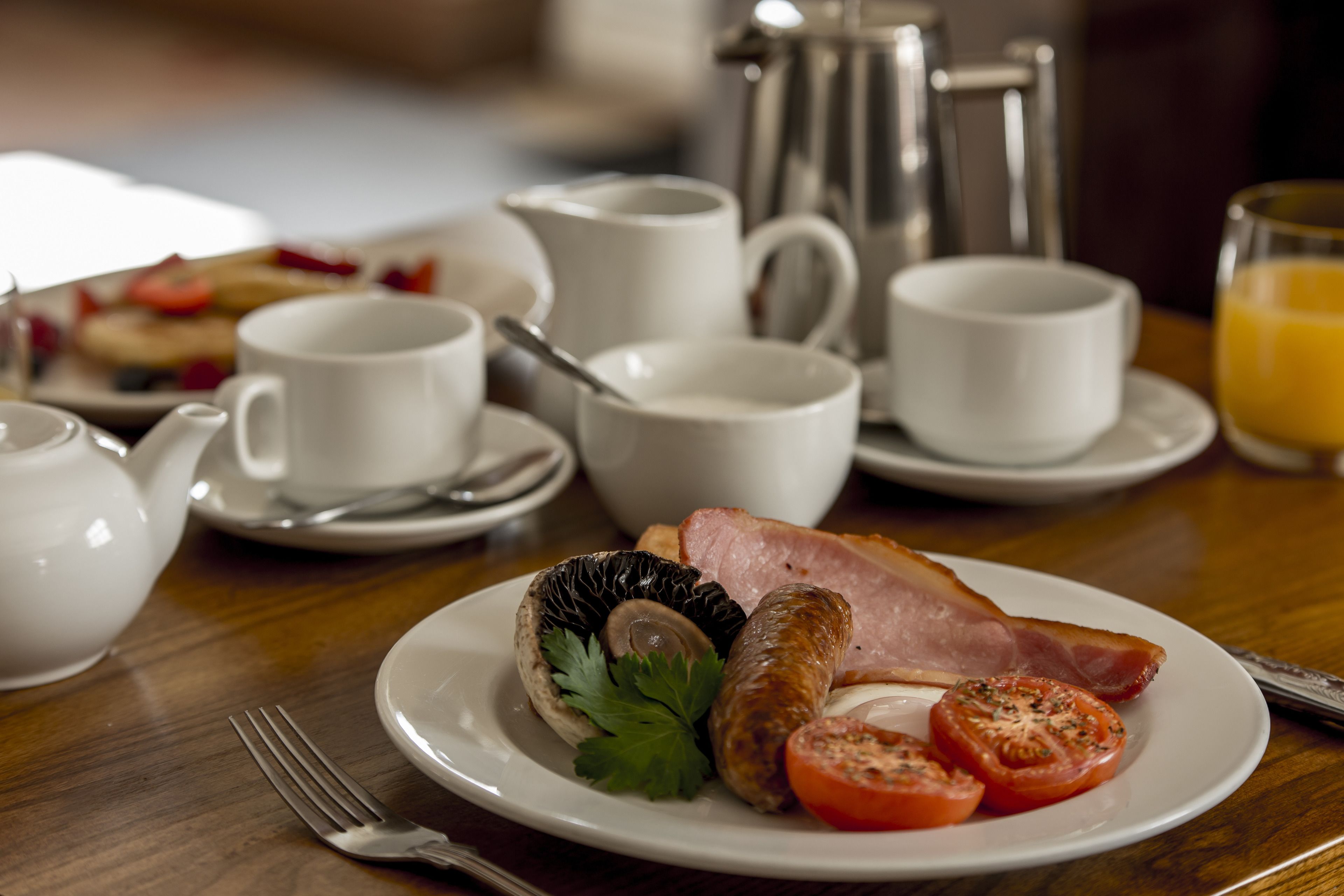 daily full breakfast (gbp 15.00 per person)