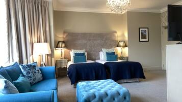 Junior Suite | Peralatan tempat tidur hipoalergenik, meja, Wi-fi percuma