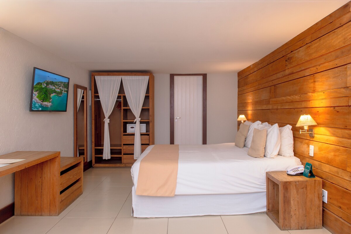 Caja fuerte, cortinas opacas, wifi gratis y ropa de cama