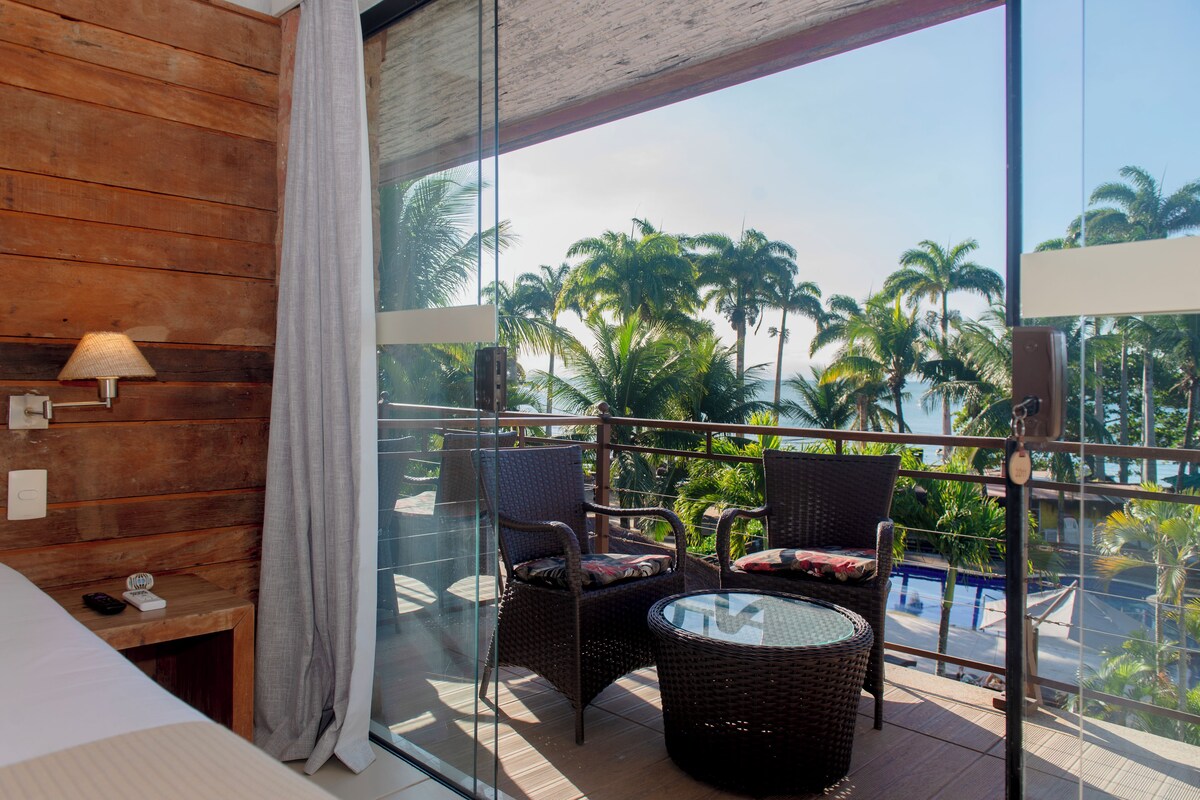 Habitación Deluxe doble, patio, mirando al mar | Caja fuerte, cortinas opacas, wifi gratis y ropa de cama