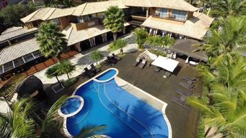 Kolam renang terbuka, payung kolam, kerusi lepak pantai