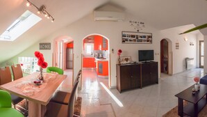 Panoramic Penthouse, 3 Bedrooms, Ocean View | Living room - Patak's Place (Hvar)