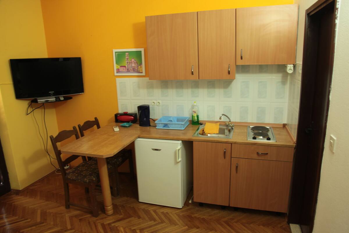 One Bedroom Apartment up to 3 people | Private kitchenette | Full-size fridge, espresso maker, coffee/tea maker