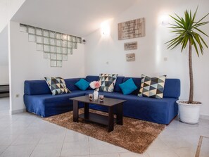 Panoramic Penthouse, 3 Bedrooms, Ocean View | Living room - Patak's Place (Hvar)
