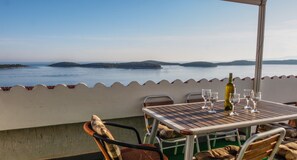 Panoraamakattohuoneisto, 3 makuuhuonetta, valtamerinäköala | Terassi/patio