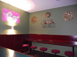 Se ofrece un desayuno bufé todos los días (8 EUR por persona)