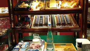 A bakery display with various baked goods and dairy products. - Quick Palace Le Mans Nord St Saturnin (Saint-Saturnin)