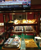 Petit déjeuner buffet (8 EUR par personne)