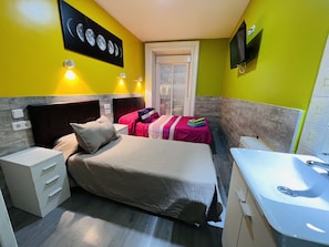 Iron/ironing board, free WiFi - Hostal Numancia (Madrid)