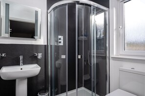 Superior Double Room, Ensuite | Bathroom - Rosebank Guest House (Perth)