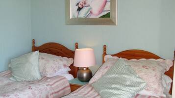 Twin Room, Ensuite (Large) | Bed sheets