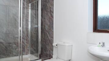 Standard Double Room, Ensuite | Bathroom