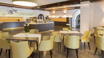 Desayuno buffet todos los días (con cargo)