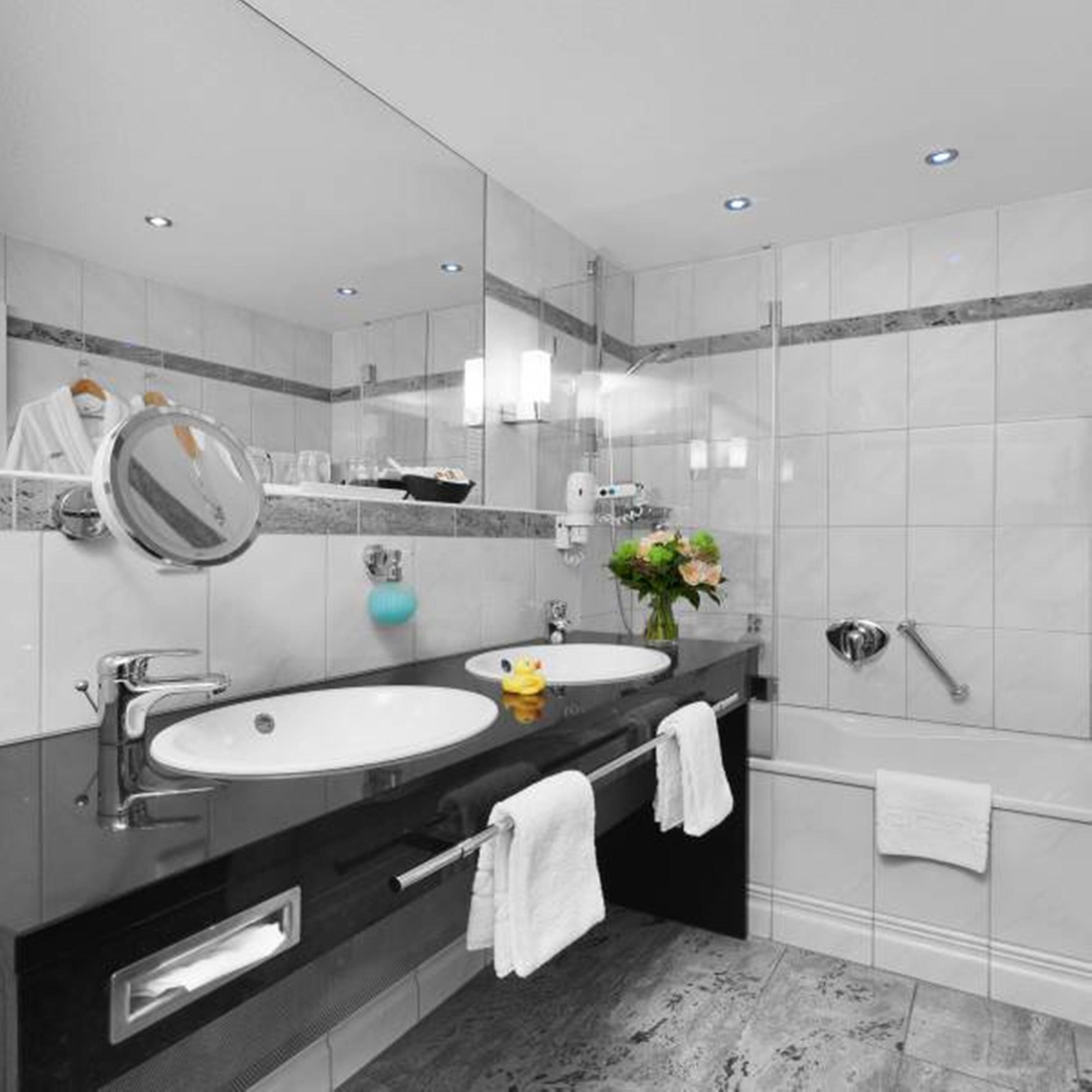 superior double room | bathroom | free toiletries, hair dryer, bathrobes, slippers