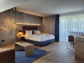 Superior tweepersoonskamer | Hypoallergeen beddengoed, een minibar, een kluis op de kamer