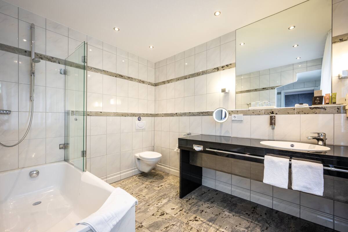 superior single room | bathroom | free toiletries, hair dryer, bathrobes, slippers