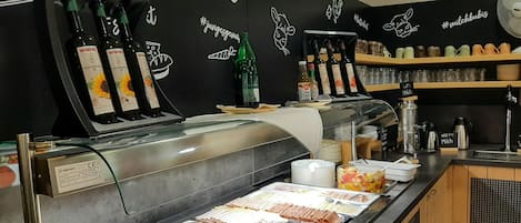 Dagelijks ontbijtbuffet (EUR 18 per persoon)