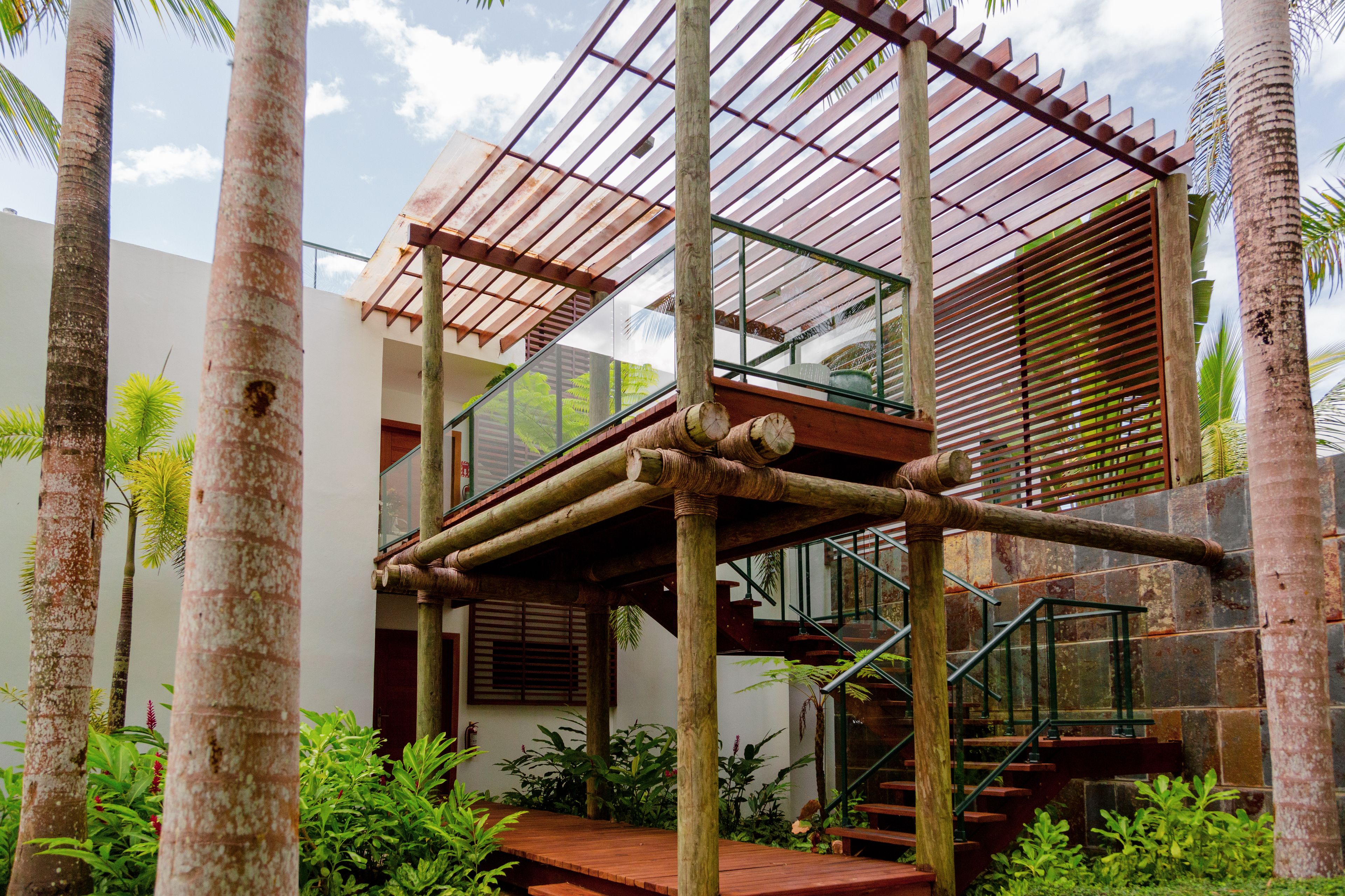 premium bedding, free minibar, in-room safe, desk