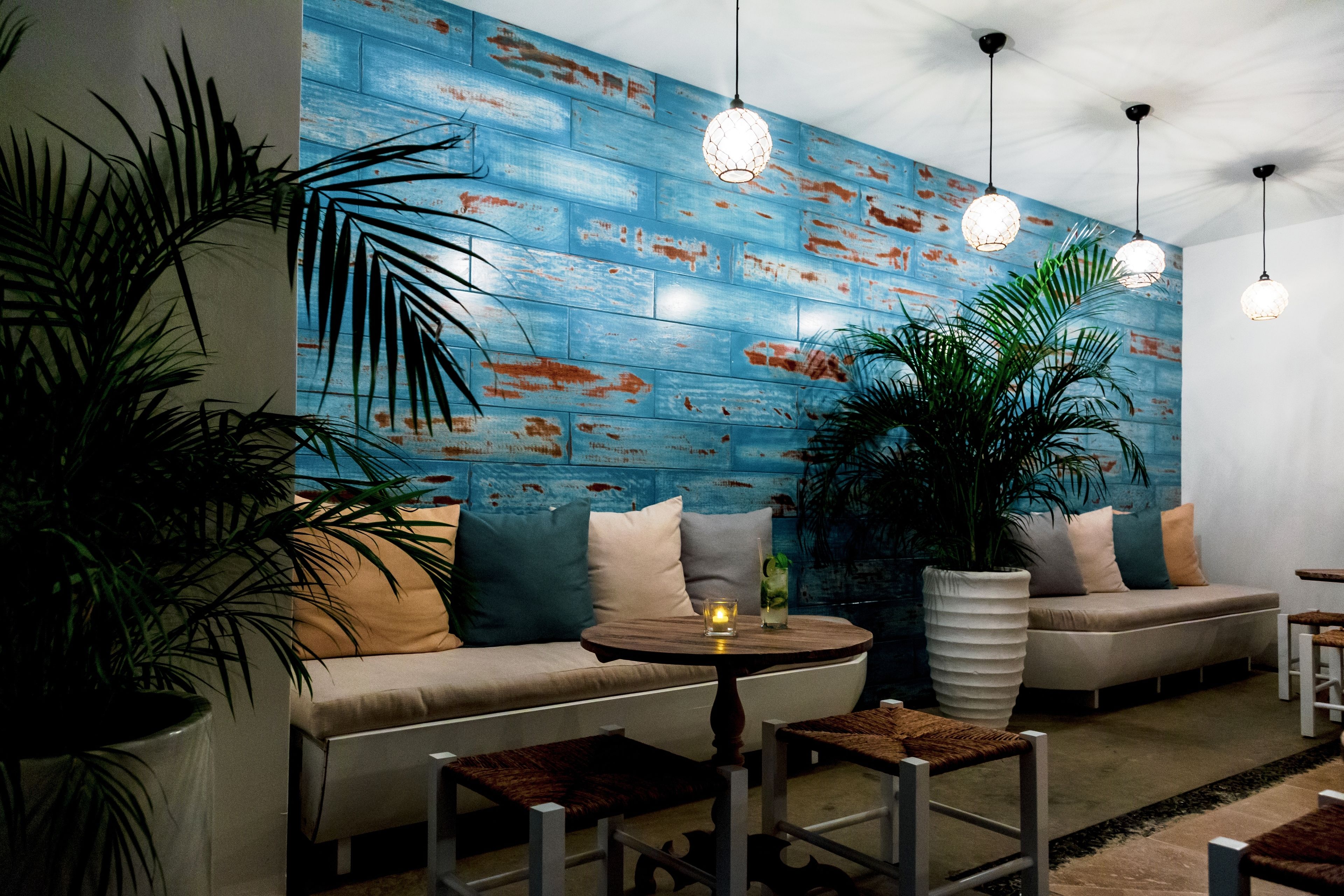 2 bars/lounges, beach bar