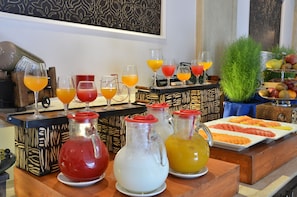 Breakfast for a fee - Country Inn & Suites by Radisson, Delhi Satbari (New Delhi)