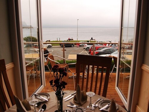 The Moelwyn Hotel & Restaurant