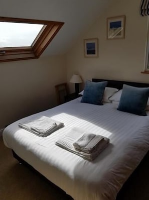 Double Room, Ensuite (2nd Floor) - The Moelwyn Hotel & Restaurant (Criccieth)