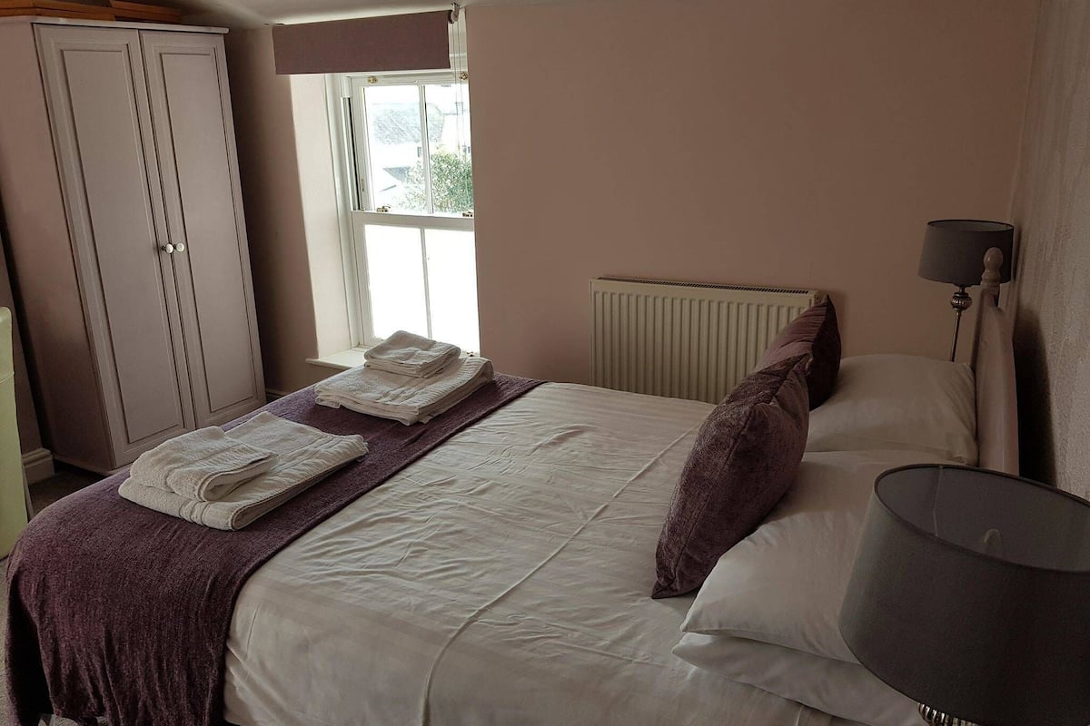 Tweepersoonskamer, en-suite badkamer (2nd Floor) | Overig