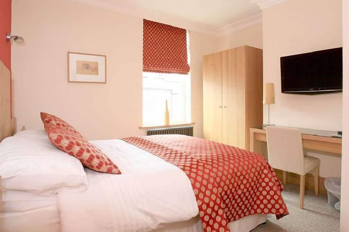Standard Double Room | Desk, iron/ironing board, bed sheets